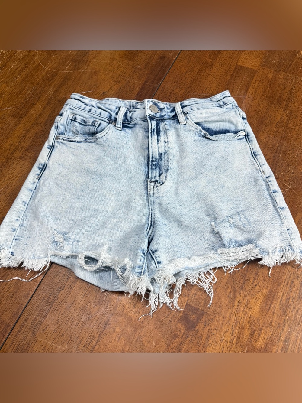 Risen Jeans Women’s Medium High Rise Distressed Denim Shorts Acid Wash Raw Hem